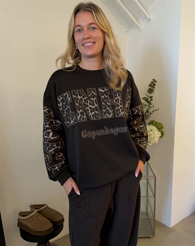 Pre Sale // Marta du Chateau - MDCSevilla Sweatshirt - Moro/Leo